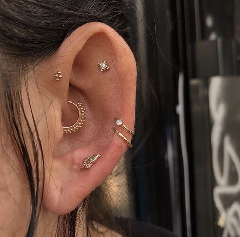 Minimalist Ear Piercings, Forward Helix Piercing, Cool Ear Piercings, Pretty Ear Piercings, Cute Ear Piercings, Forward Helix, Ear Style, Cute Piercings, Jewelry Tattoo