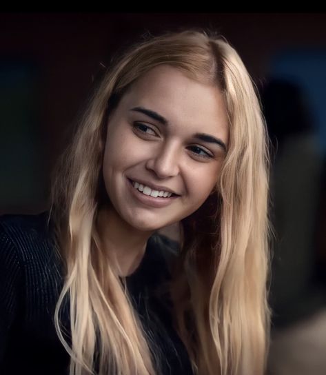 Nikki Roumel Icon, Brianne Howey, Georgia Miller, Fan Casting, Marlene Mckinnon, Ginny And Georgia, Blonde Natural Hair, House Of Night, Blonde Natural