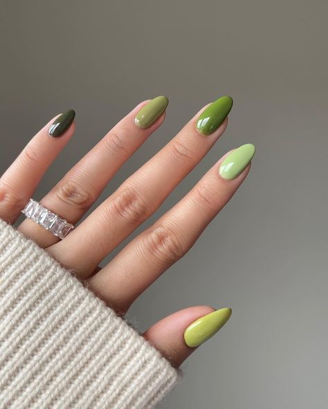 🍵🥦🥬🥒🥑🫑🫛🫒 Using @gelcare.official (thumb to pinky) Chartreuse Wasabi Matcha Pickle Detox green * discount code: NAILSBYALSN Ring @treasurebox.jewelry *discount code: NAILSBYALSN ————- *aff #greennails #swatch #gelnails #gelcare #aesthetic #minimalnails #ombre #monochrome #nailinspo #springnails #fallnails #spring #green green monochrome mixed fall gel almond nail inspo Multiple Green Nails, Chartreuse Green Nails, Green Skittle Nails, Pickle Nails, Green Apple Nails, Chartreuse Nails, Matcha Green Nails, Moss Nails, Matcha Nails