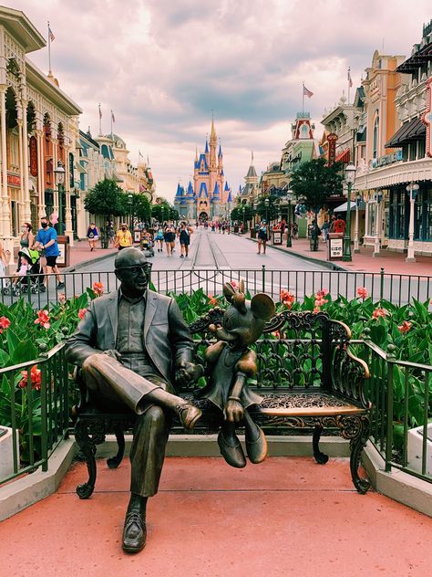 Roy O. Disney and Minnie Mouse Statue Disneyworld Main Street, Main Street Usa Disney World Aesthetic, Main Street Usa Disney World, Disney World Main Street, Disney Main Street, Main Street Disney, Disney World Aesthetic, Orlando Travel, Main Street Usa