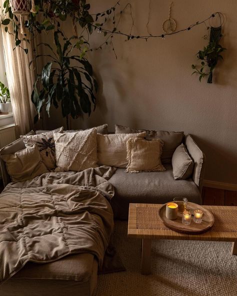 Couch Aesthetic, Small Couch, Cozy Couch, Aesthetic Rooms, Dream Apartment, Room Makeover Bedroom, Couches Living Room, Aesthetic Room Decor, Living Room Inspiration