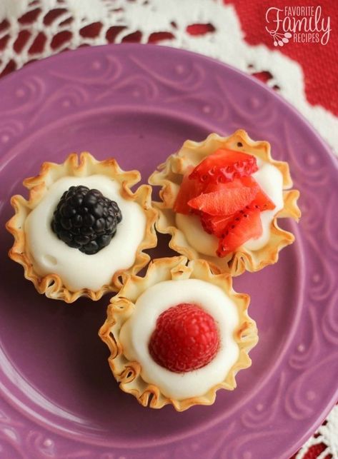 Phyllo Desserts, Phyllo Dessert, Phyllo Bites, Pizza Cups, Dessert Mini, Phyllo Cups, Mini Dessert, Kid Desserts, Dessert Candles