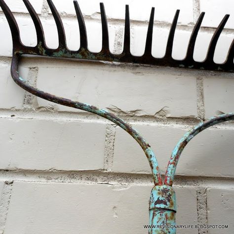 Revisionary Life: Seven Things to Do With a Rusty Rake Antique Rake Decor, Rake Decor, Rod Iron Fences, Garden Tools Decor, Rusty Junk, Old Garden Tools, Junk Metal Art, Mailbox Garden, Rake Head