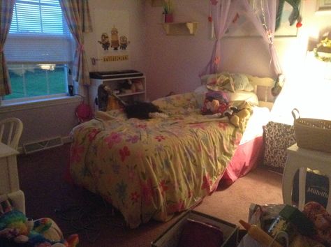 Nostalgia 2000s Bedroom, Childhood Room Aesthetic, Childhood Bedroom Aesthetic, Nostalgiacore Aesthetic, Early 2000s Room, 2000s Bedroom, 2000s Room, Childhood Bedroom, Childhood Aesthetic