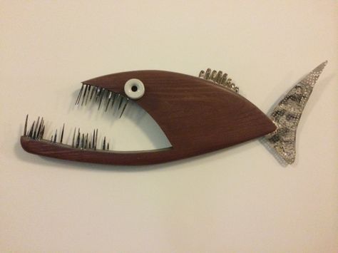 Wooden Fish Art, Wooden Fish Decor, Craft For Wall, Scrap Wood Art, Fish Craft, Wood Yard Art, Wood Art Diy, Driftwood Art Diy, Scrap Wood Crafts