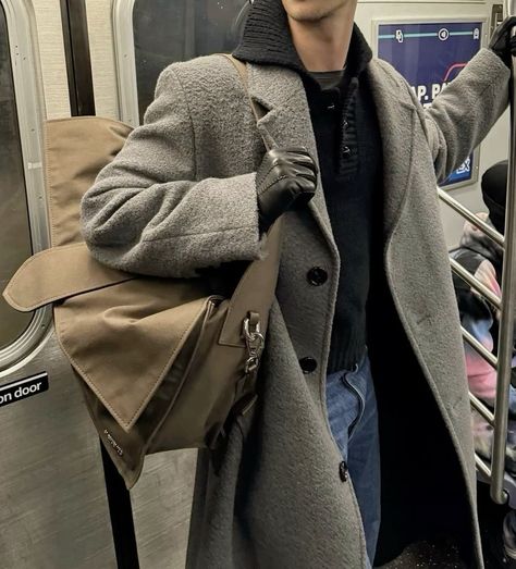 Succession Style Men, Succession Style, Navy Coat Outfit, Subway Fashion, Layered Winter Outfits, Winter Outfits 2024, Outfit Layering, Navy Coat, Winter Fit