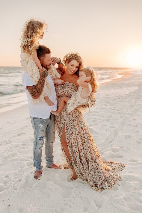 Family — Brianna Merritt Photography Glam Beach Family Photoshoot, Beach Family Maternity Photos, Casual Beach Photoshoot, Christmas Beach Family Photos, Casual Beach Family Photos, Beach Family Photos Outfits, Photoshoot Beach Family, Folk Photography, Beach Pictures Family