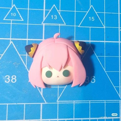 Clay Anime Ideas, Anime Clay Art, Anime Clay Ideas, Anime Polymer Clay, Anime Clay, Crafts Anime, Cute Keycaps, Anime Spy Family, Fimo Kawaii