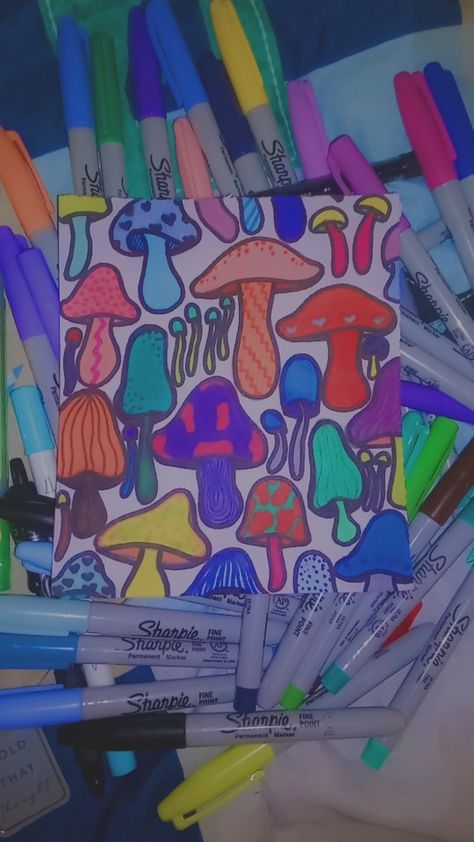 Marker Art Trippy, Rainbow Mushrooms, Rainbow Mushroom, Markers Drawing Ideas, Art Trippy, Retro Painting, Trippy Drawings, Mushroom Drawing, Sharpie Markers