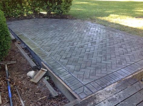 Stamped concrete patio. Herringbone interior, brick border stamps. Silver dove integral, charcoal release colors. Concrete Patio Extension Ideas, Patio Extension Ideas, Stamped Concrete Driveway, Brick Border, Interior Brick, Concrete Patio Designs, Concrete Patios, Patio Steps, Patio Pergola