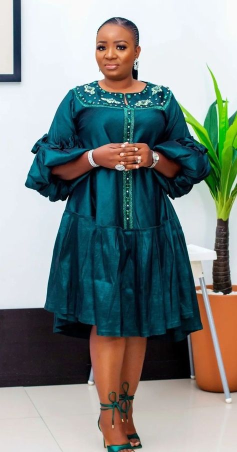 Inexpensive Dresses, Nigerian Lace Styles Dress, Chic Dress Classy, Black Dresses Classy, Short African Dresses, Short Dress Styles, Short Gowns, African Fashion Women Clothing, Bay Leaf