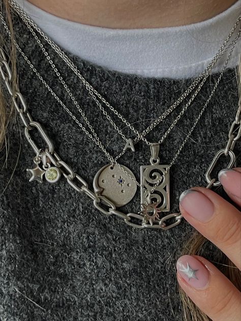 Silver Jewerly Girl Aesthetic, Lots Of Silver Jewelry Aesthetic, Stacked Necklaces Silver Grunge, Silver Girl Aesthetic Jewelry, Silver Jewellery Aesthetic Necklace, Silver Chain Stack, Layered Necklaces Silver Grunge, Silver Necklace Chunky, Stacked Rings Aesthetic Silver