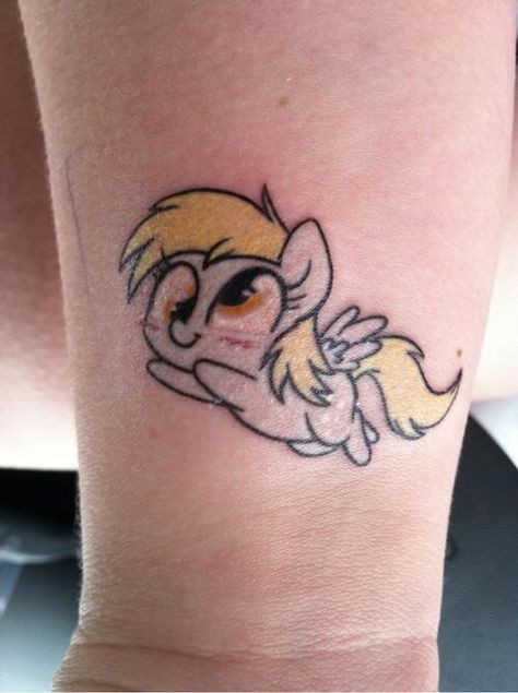 Lol cute Derpy tattoo Derpy Mlp, My Little Pony Tattoo, Derpy Hooves, My Little Pony Pictures, Dream Tattoos, Pinkie Pie, Mlp My Little Pony, Piercing Tattoo, Fluttershy