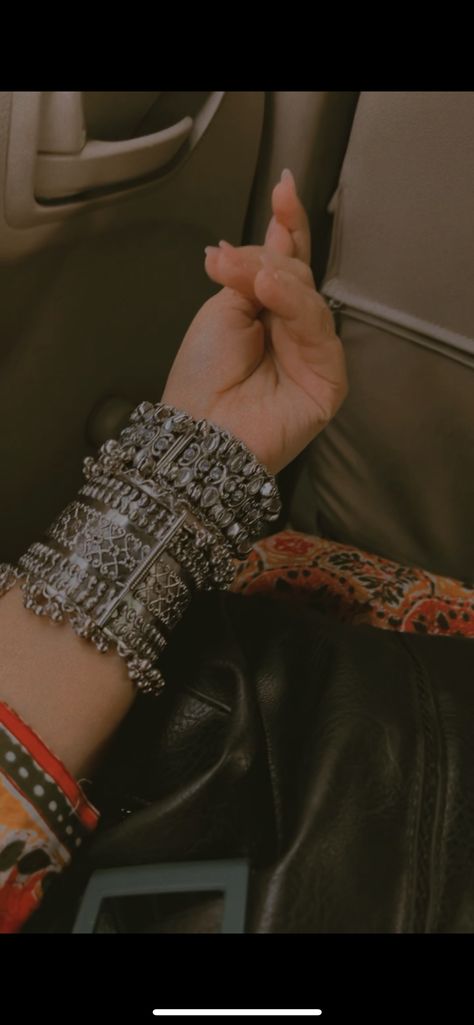 Oxodise Jewellery On Kurti, Oxidised Bangles Aesthetic, Oxidised Bangles, Haldi Outfit, Couples Hugging, Desi Aesthetic, Dress Idea, Hand Accessories, Cute Couples Hugging