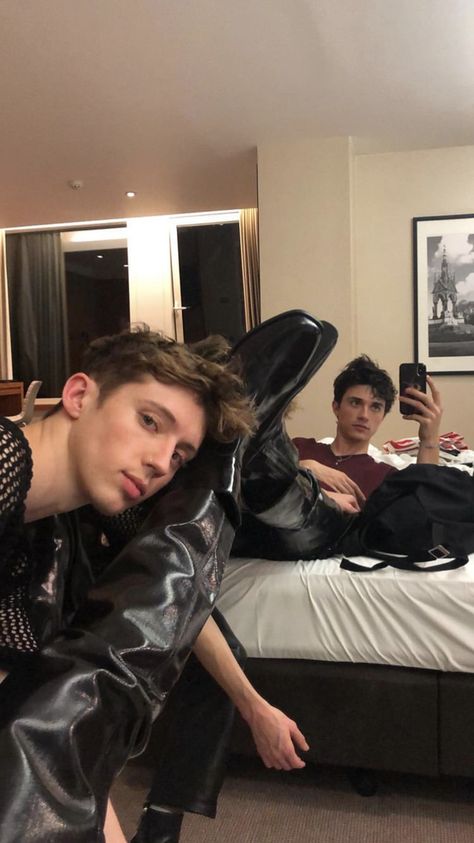 Troye And Jacob, Takashi Murakami Pillow, Murakami Pillow, Jacob Bixenman, Cute White Guys, Lgbt Love, Troye Sivan, Takashi Murakami, Tumblr Boys