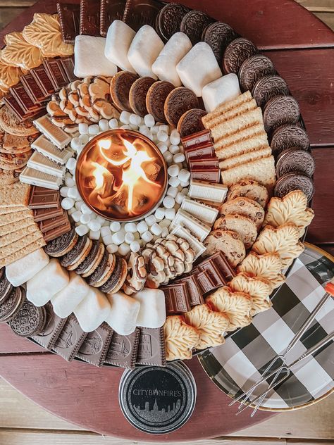 Creative fall treat idea Football Party Ideas, Smores Party, Charcuterie Inspiration, Snack Board, Party Food Platters, S'mores Bar, Charcuterie And Cheese Board, Charcuterie Recipes, Football Party