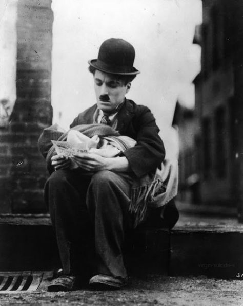 #blackandwhite #blackwhite #bnw #bw #chaplin https://t.co/S62z3yp7LZ https://t.co/77FVXIAHfE The Kid 1921, Edna Purviance, Chaplin Film, Charles Spencer Chaplin, Xavier Dolan, Charles Spencer, Charles Chaplin, Silent Film Stars, Laurel And Hardy