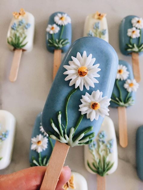 Wildflower Cakesicles, Cakesicles Ideas, Home Ice Cream, Popsicles Cake, Cake Pop Designs, Chocolate Pudding Cake, Cake Pop Decorating, Ice Cream Ice, Cream Ice Cream