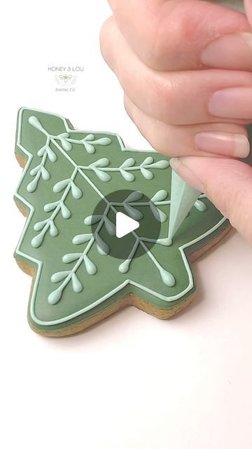 Honey & Lou Baking | Eileen on Instagram: "The controversial question of the season… When does the tree come down? 🎄 I can’t bear to take it down the day after Christmas, but I think this weekend is the time for us. How long do you like the holiday season to last? Royal icing tutorial, tips and tricks, Christmas tree, winter, embroidery ornament, decorating sugar cookies, holiday art #RoyalIcing #DecoratedCookies #CookieArt #christmastreecookie #decoratingtips #decoratingtricks #RoyalIcingTips #royalicingtricks #buzzfeedtasty #CreativeBaking #CookieDesign #HandDecorated #EdibleArt #CookieInspo #InstaCookies #CookieVideo #howtodecoratecookies #satisfyingvideos #cookielover #cookiegram #cookiesofinstagram #thebakefeed #designercookies #cookiedecorator #cookieartist #sugarcookiedecorating Royal Icing Holly Leaves, Decorated Tree Cookies, Winter Decorated Sugar Cookies, Christmas Tree Sugar Cookies Decorated, Christmas Royal Icing Cookies Ideas, Christmas Royal Icing Transfers, Bear Cookies Decorated, Sugar Cookie Tree, Christmas Royal Icing Cookies