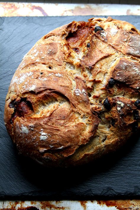 Cinnamon Sugar Bread, Cinnamon Bread Recipe, Sugar Bread, Dutch Oven Bread, Cinnamon Swirl Bread, Knead Bread Recipe, Cinnamon Raisin Bread, Artisan Bread Recipes, Swirled Bread