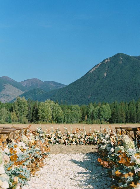 10 best luxury wedding venues in Montana Big Sky Montana Wedding, Sprawling Ranch, Montana Wedding Venues, Big Sky Resort, Lakeside Lodge, Montana Mountains, Big Sky Montana, Mountain Wedding Venues, Wedding Itinerary