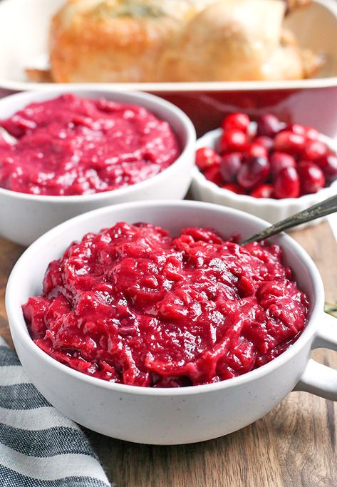 Paleo Whole30 Easy Cranberry Sauce - Real Food with Jessica Whole30 Easy, Primal Eating, Paleo Thanksgiving Recipes, Paleo Christmas, Easy Cranberry Sauce, Paleo Thanksgiving, Paleo Sides, Cranberry Chicken, Aip Desserts