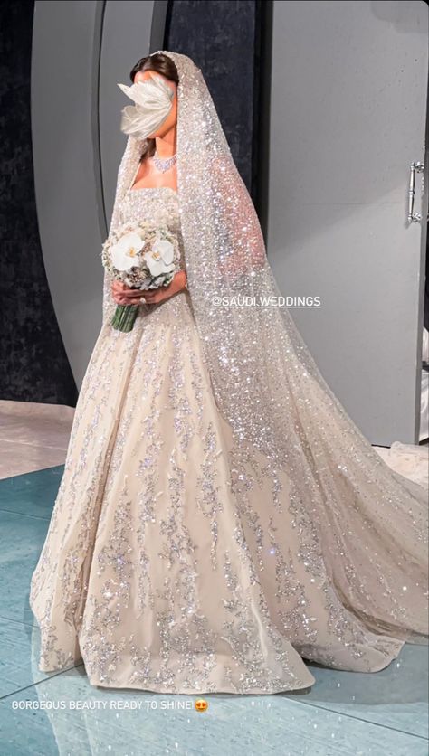 Arab Wedding Dress, Turkish Wedding Dress, Renda Kebaya, Dress Outfits Fall, Arabic Wedding Dresses, Fashion Designer Aesthetics, Bride Dress Simple, Wedding Outfit Ideas, Classy Wedding Dress