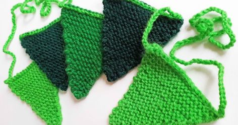 Knitting Garland, Knitted Garland Pattern, Knit Garland Pattern, Knitted Christmas Bunting Free Pattern, Knitting Bunting Patterns, Knitted Bunting, Bunting Pattern, Knitted Baby Blankets, Garter Stitch