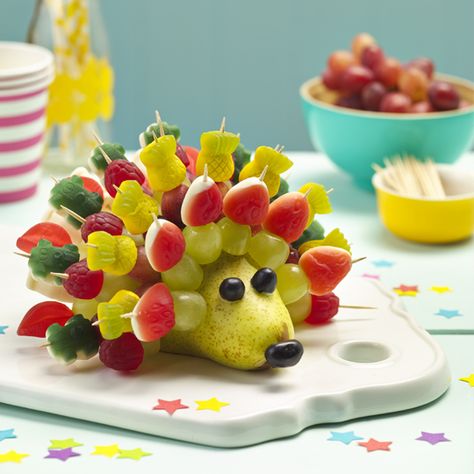 Free fruity hedgehog recipe. Try this free, quick and easy fruity hedgehog recipe from countdown.co.nz. Hedgehog Recipe, Fruit Creations, Kreative Snacks, Decorações Com Comidas, Food Art For Kids, Amazing Food Decoration, Party Food Platters, Easy Food Art, Kids Party Food