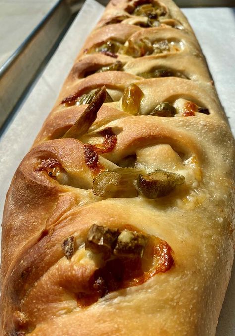 New York Style Spicy Roast Beef Braided Stromboli - Red Star® Yeast Homemade Stromboli Dough, Stromboli Dough, Ricotta Tomato, Homemade Stromboli, Red Star Yeast, Grandma Cookies, Yeast Recipes, Stromboli Recipe, Romano Cheese