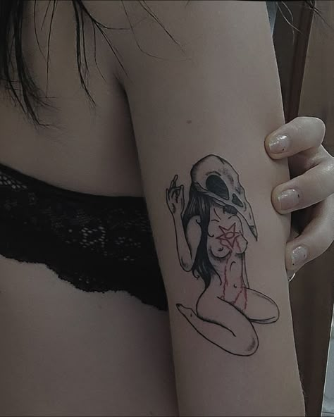 Grunge Cute Tattoo, Grunge Arm Sleeve Tattoo, Creepy Halloween Tattoo Ideas, Demon Protection Tattoo, Grunge Female Tattoo, Dark Tattoos Aesthetic, Matching Tattoos Aesthetic Grunge, Back Grunge Tattoo, Spiritual Tattoos Patchwork