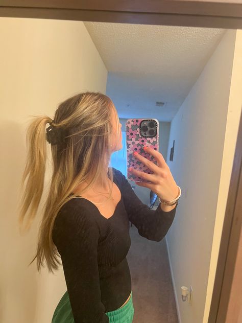 Hair inspo, Claw clip style, Hairstyles, OOTD, Half up Half down style, Hair highlights, Hair accessories, Long hair, Brown hair, Cute phone case Half Down Claw Clip, Long Hair Brown, Claw Clip Ponytail, Claw Clip Hair, Highlights Hair, Highlights Brown Hair, Hair Brown, Half Up Half Down Hair, Half Up Hair