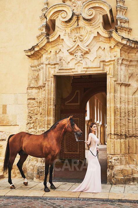 La diseñadora de moda y filántropa española nos habla de los momentos duros que vivió, así como de las alegrías que la impulsan a seguir adelante, siendo sus hijas la pasión que la mueve, y su labor altruista su principal motor. Por Verónica Benjumeda Fotos Féliz Valiente / Jorge Arberas Paloma Cuevas en exclusiva para […] The post La diseñadora española Paloma Cuevas, nos habla de la nueva faceta en su vida appeared first on Revista Caras. Paloma, Labor