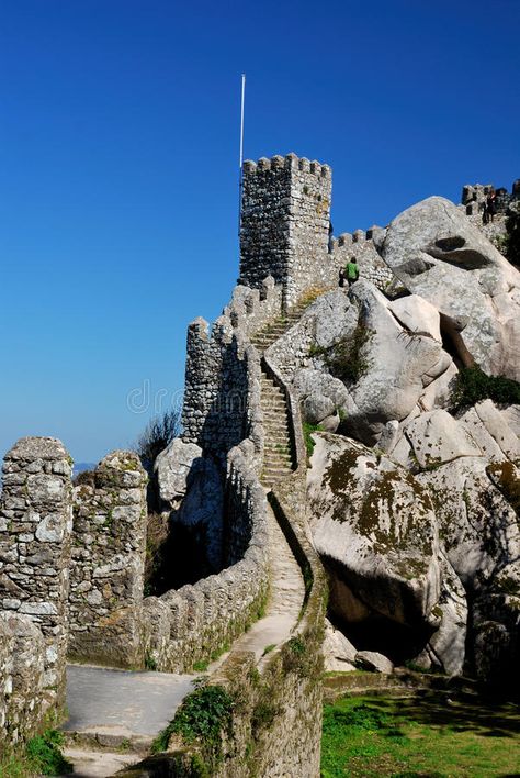 The Moors, Sintra Portugal, Visit Portugal, Castle Wall, Voyage Europe, Medieval Times, Beautiful Castles, Portugal Travel, Old Stone