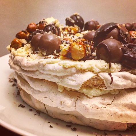 Here’s a recipe for my Hazelnut and Salted Caramel Pavlova, perfect for parties, celebrations and ruining diets everywhere! Caramel Pavlova, Hazelnut Pavlova, Salted Caramel Recipe, Pavlova Wreath, Salted Caramel Recipes, Caramel Recipe, Caramel Recipes, Pavlova, Salted Caramel