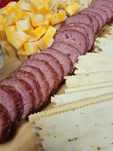 Homemade Summer Sausage, Summer Sausage Recipes, Cured Meat Recipes, Sausage Making Recipes, Home Made Sausage, Homemade Sausage Recipes, Summer Sausage, Deer Meat, Bug Killer