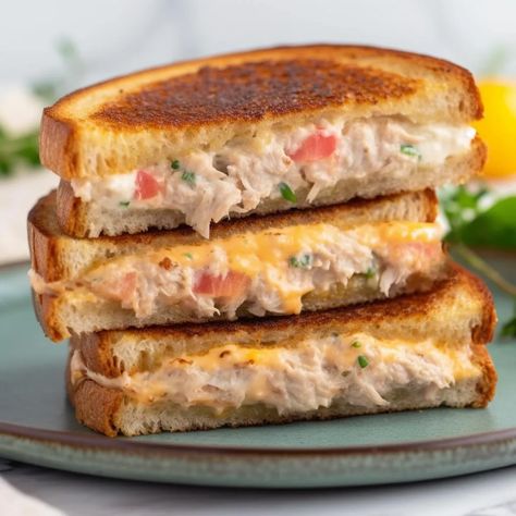 Easy Tuna Melt, Crispy Tuna, Easy Supper Recipes, Tuna Melt Recipe, Cheese And Bread, Canned Tuna Recipes, Kids Packed Lunch, Melt Recipe, Tuna Melt