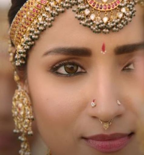 Ponniyan Selvan, Brown Noise, Trisha Actress, Ponniyin Selvan, Double Nose Ring, Moms Photography, Cute Nose Piercings, South Indian Bridal Jewellery, Nose Ring Jewelry