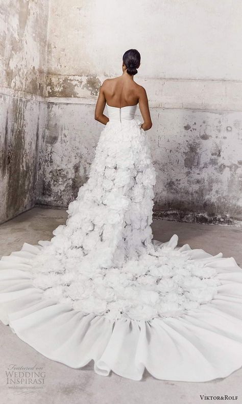 Ruffle Wedding Gown, Flower Gown, Wedding Dresses High Low, Organza Wedding Dress, Wedding Dress Pictures, Viktor & Rolf, Bridal Fashion Week, Wedding Dress Trends, Wedding Party Dresses