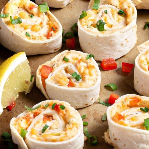 This delicious crab pinwheels recipe is stuffed with a creamy filling of cream cheese, crab, cheddar cheese, and a spicy creole seasoning. Crab Pinwheels, Pinwheels Appetizers, Wraps Lunch, Appetizers Game Day, Cream Cheese Pinwheels, Baked Appetizers, Pinwheels Recipe, Holiday Recipe Ideas, Cheese Pinwheels