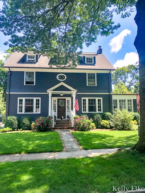 Navy House Green Door, Charcoal Navy House Exterior, Blue House Landscaping, Navy Colonial House Exterior, Blue Colonial House Exterior, Navy Blue Farmhouse, Navy Blue Houses, Navy House, Old Southern Homes