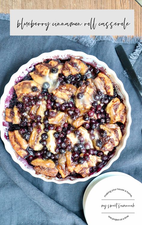 blueberry cinnamon roll bake Holiday Baking Easy, Berry Dump Cake, Paleo Blueberry Muffins, Easy Holiday Baking, Blueberry Biscuits, Cinnamon Roll Casserole, Baking Easy, Cinnamon Roll Bake, Cakes To Make