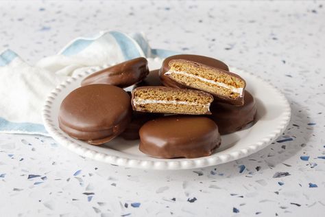 Moon Pies Recipe Easy, Moon Pie Recipe, Pumpkin Coconut Soup, Moon Pie, Moon Pies, Churros Recipe, Pumpkin Recipes Easy, Cowboy Cookies, Chocolate Bourbon