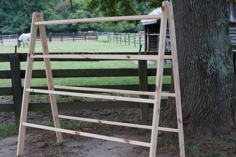 Saddle Blanket Rack, Blanket Rack Diy, Saddle Pad Rack, Horse Blanket Rack, Horse Trailer Organization, Tack Storage, Farm Pasture, Schleich Diy, Horse Tack Rooms