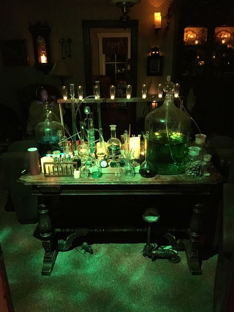 Frankenstein Lab Props, Creepy Science Lab, Mad Scientist Photoshoot, Witches Laboratory, Toxicology Aesthetic, Spooky Science Lab, Creepy Laboratory, Haunted Laboratory, Nervous Subject