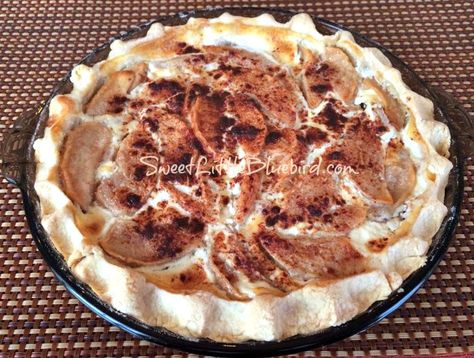 Sweet Little Bluebird: Apple Cream Pie Apple Cream Pie Recipe, Apple Cream Pie, Strawberry Rhubarb Pie Recipe, Soft Pumpkin Cookies, Three Family, Apple Cream, Apple Pie Bars, Classic Apple Pie, Apple Dessert