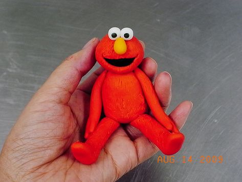 Fondant Elmo cake topper by bittle, via Flickr Elmo Cake Topper, Fondant Tips, Elmo And Friends, Sesame Street Cake, Elmo Cake, Elmo Birthday Party, Cupcakes Ideas, Fondant Animals, Fondant Cake Toppers