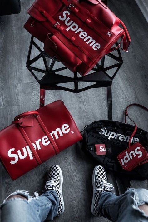 Supreme Lv, Mode Hip Hop, Supreme Clothing, Supreme Bape, Hypebeast Fashion, Supreme Wallpaper, Men With Street Style, Beastie Boys, Victorias Secret Models