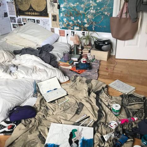 Messy Flat Aesthetic, Kinda Messy Room, Untidy Room Aesthetic, Messy Minimalist Bedroom, Messy College Dorm Aesthetic, Chaotic Bedroom Aesthetic, Painters Bedroom, Bed Rotting Core, Dirty Room Aesthetic