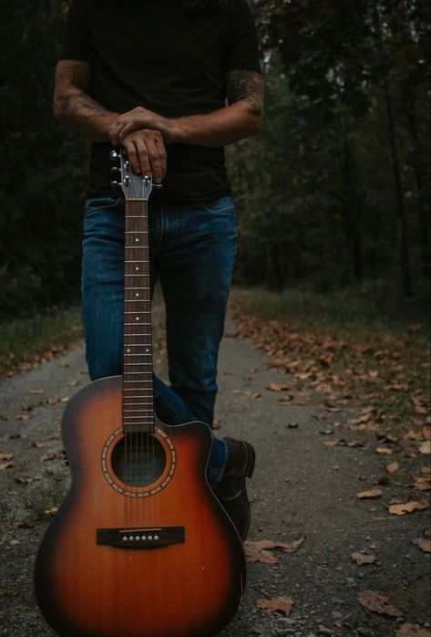 Man With Guitar Photography, Guitar Senior Pictures Boys, Photoshoot With Guitar, Guitar Senior Pictures, Guitar Photoshoot, Guitar Poses, Somewhere I Belong, Musician Photoshoot, Duo Poses